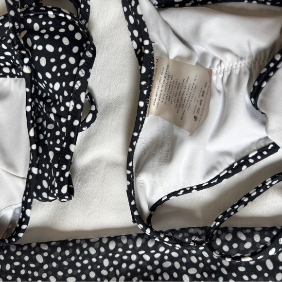 White fox speckeled black and white bikini - Picture 10 of 10